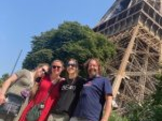 Eiffel tower family selfie